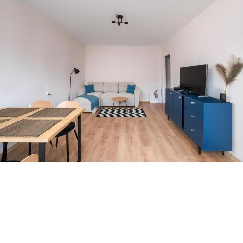 Solec Royal Blue Studio