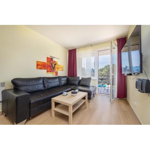 Spacerowa Modern Apartment by Noclegi Renters