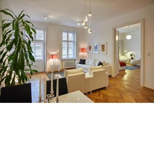 Spacious 1 Bed Basilica Apartment - with balcony
