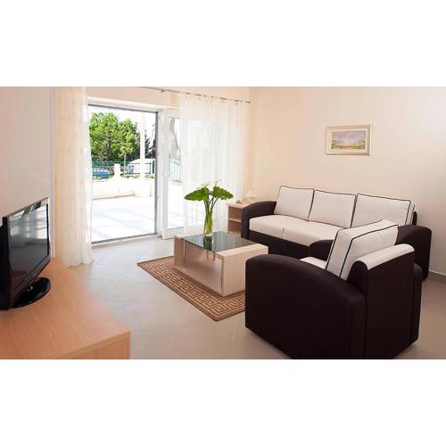 Spacious 1 Bedroom 4 Star Apartment, Mlini