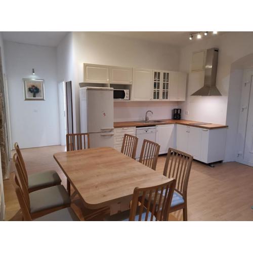Spacious 140m2 Downtown 3 Bedroom Apartment
