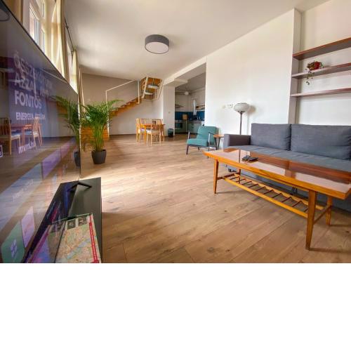 Spacious 2 story loft w balcony near Opera, Andrassy