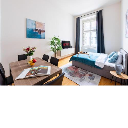 Spacious 3-bedrooms apartment near Karlin Square