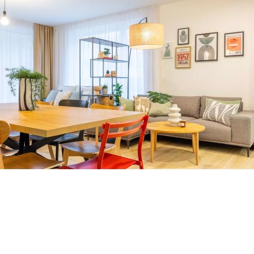 Spacious 3BR - 2 Parking Spots, Full Kitchen, by Gravity Prague