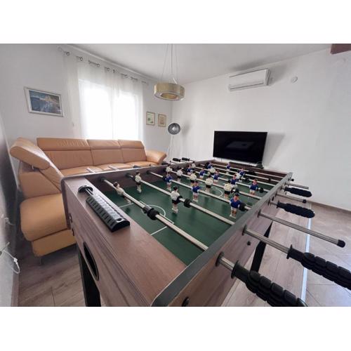 Spacious 4 bedroom apartment with free parking lot