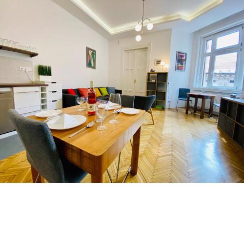 Spacious 4BR Oasis in Central Budapest - BP Sky