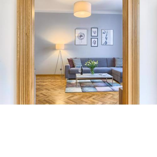Spacious And Bright Apartment Dusni 13