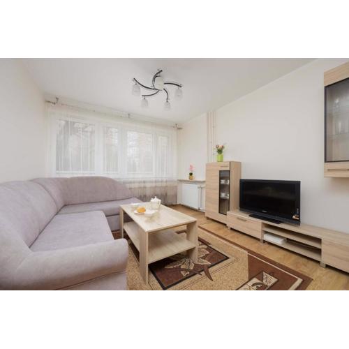 Spacious and Bright Apartment near Metro Wilanowska by Noclegi Renters
