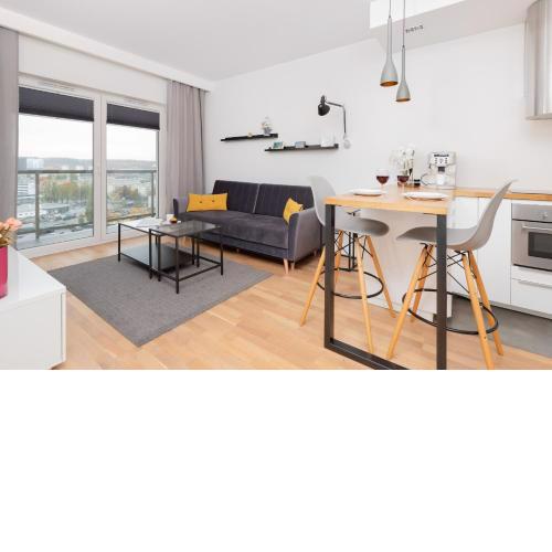 Spacious Apartment Aleja Rzeczypospolitej with Balcony by Noclegi Renters
