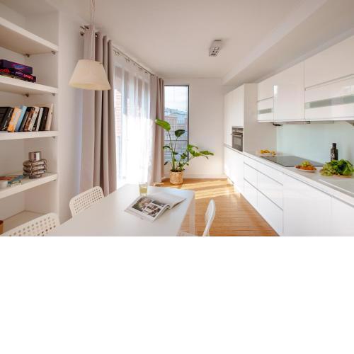 Spacious apartment close to Main Station / Galeria Krakowska