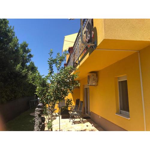 Spacious apartment close to the sea in Kastel Luksic