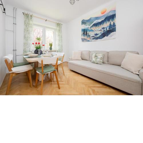 Spacious Apartment for 6 People Near to the Old Town by Noclegi Renters