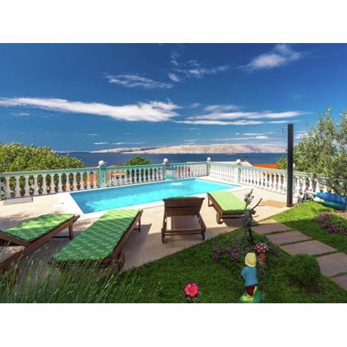 Spacious Apartment in Senj with Swimming Pool
