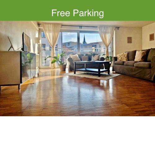 Spacious Apartment near City Center with Balcony and Garage Parking