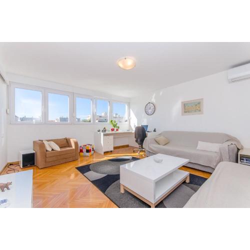 Spacious apartment Neven near center, with two ac units
