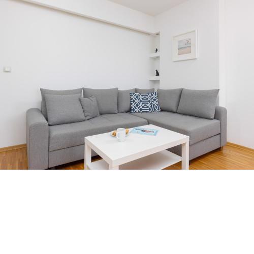 Spacious Apartment Pałac Jana III Wilanów by Noclegi Renters