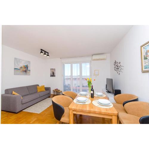 Spacious apartment Smile with terrace and secure garage