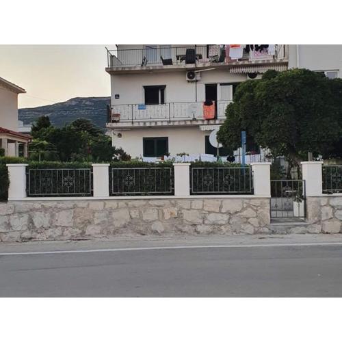 Spacious Apartment Steps from the Beach, with Private Terrace and Grill