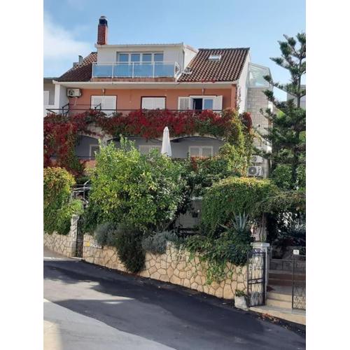 Spacious Apartment, Villa Tania