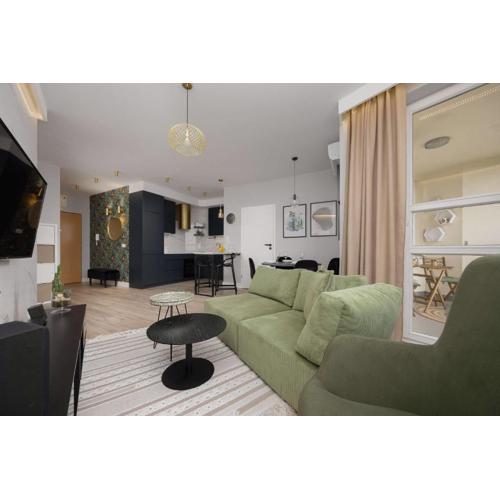 Spacious Apartment with Air Conditioning in the Old Town of Warsaw by Noclegi Renters