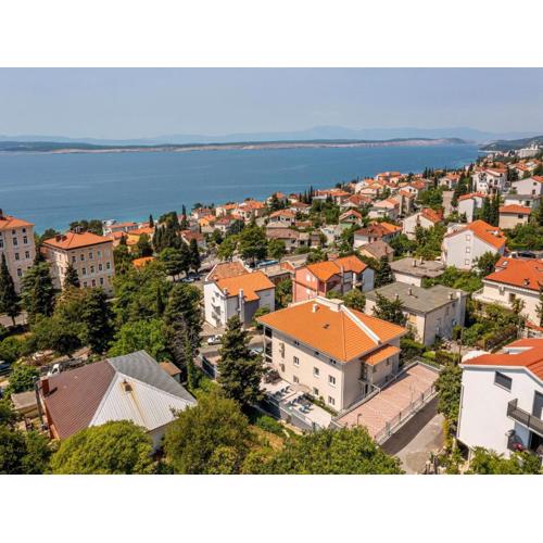Spacious apartment with balcony and pool for use