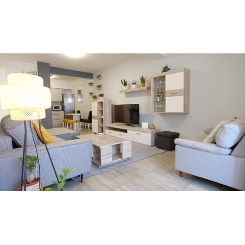 Spacious apartment with FREE private parking Pula