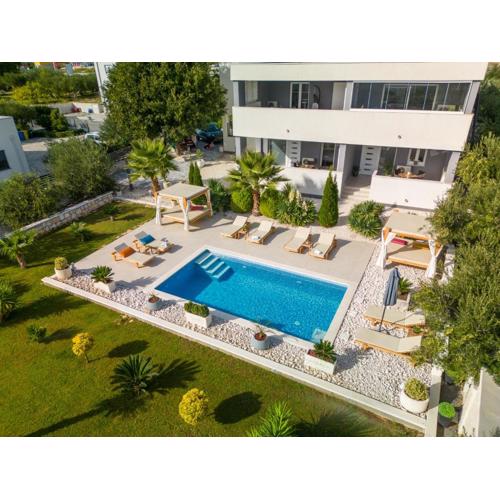 Spacious apartment with jacuzzi