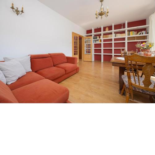 Spacious Apartment with Parking by Noclegi Renters