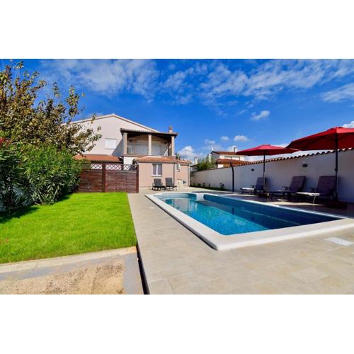Spacious apartment with private pool
