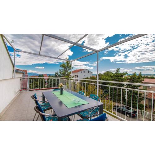 Spacious apartment with terrace and sea view in Jadranovo