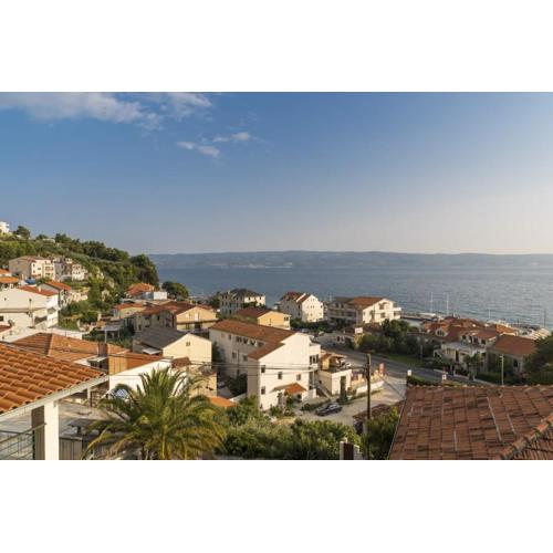 Spacious apt with magnificent sea view & balcony