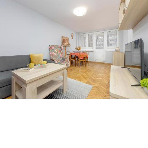 Spacious & Bright Apartment in Solec by Noclegi Renters
