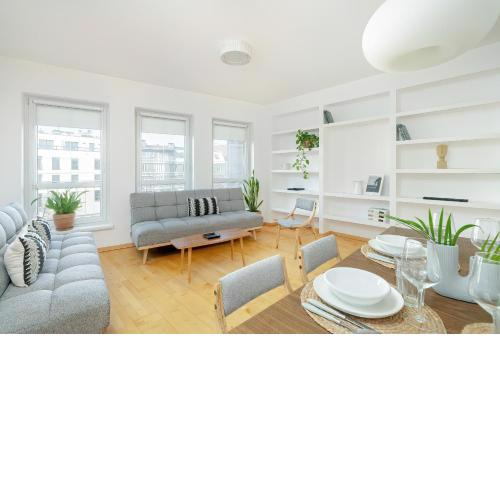 Spacious & Bright Apartment with Parking Poznań by Noclegi Renters