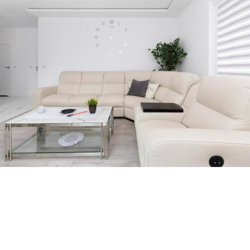 Spacious & Bright Family Apartment in Gdańsk by Noclegi Renters