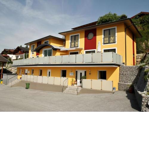 Spacious Chalet in Piesendorf with Sauna