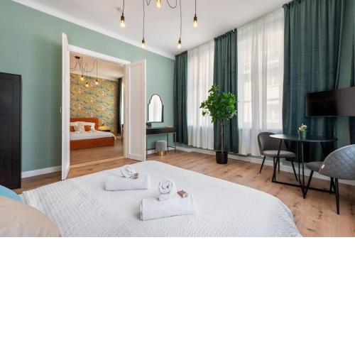 Spacious & Elegant 3 Bedroom Apartment