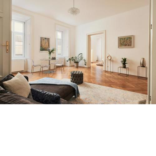 Spacious & Elegant, ideal location