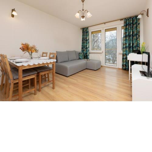 Spacious Fabryczna Apartment near Warsaw City Centre by Noclegi Renters