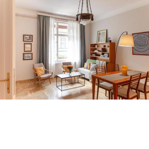 Spacious family suite along river side, in the heart of Buda