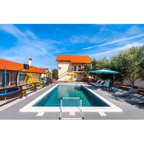 Spacious Holiday Home Joy with pool and playground, Suhovare