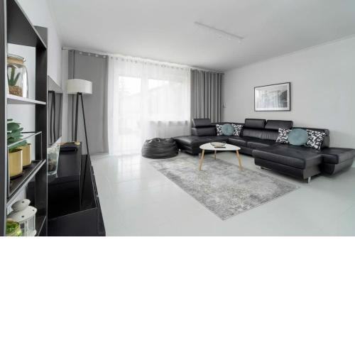 Spacious House with Balcony Ideal for Families by Noclegi Renters