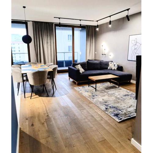 Spacious & Modern 3BR-2BA Apt