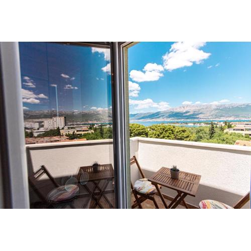 Spacious sea view apartment near Marjan & Beach