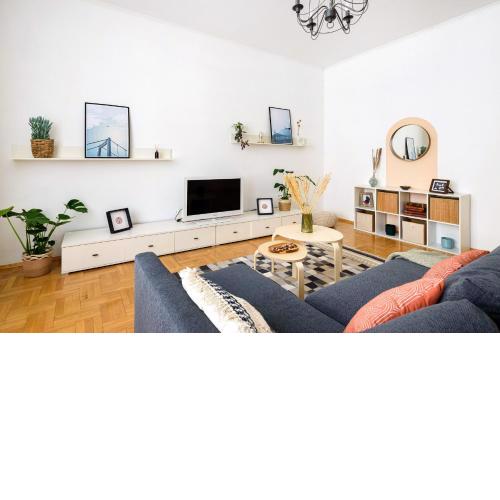 Spacious & serene downtown home with FREE parking