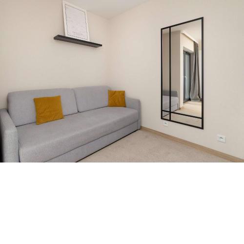 Spacious Studio for 2 People by Noclegi Renters