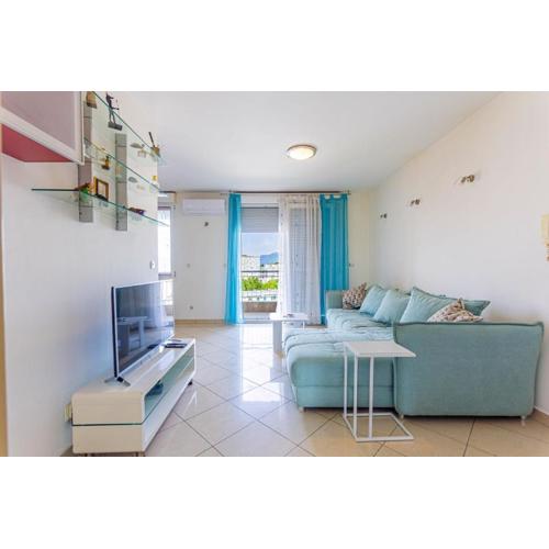 Spacious Terrace Apartment with Private Parking