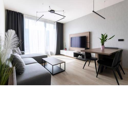 Spacious Top Floor Flat, Air Conditioning, Free Parking, 200Mb WiFi