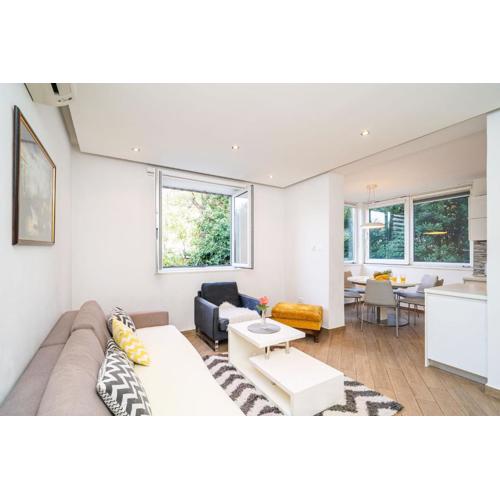 SPACIOUS TWO BEDROOM APARTMENT