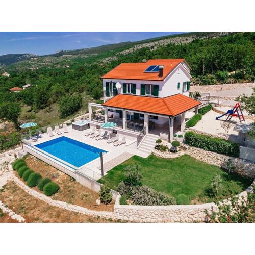 Splendid villa with panoramic view