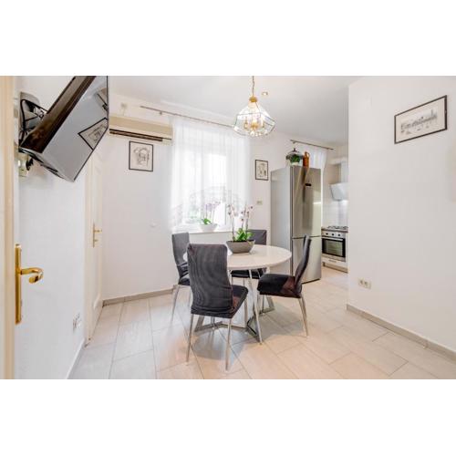 Split Apartment Worek